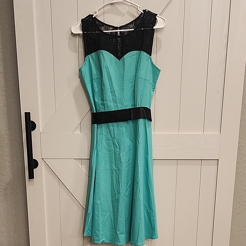 Chic Teal and Black Lace Midi Dress